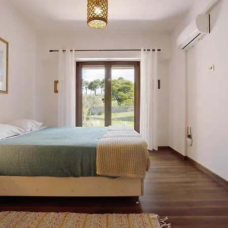 Wild Fig Retreat Alati